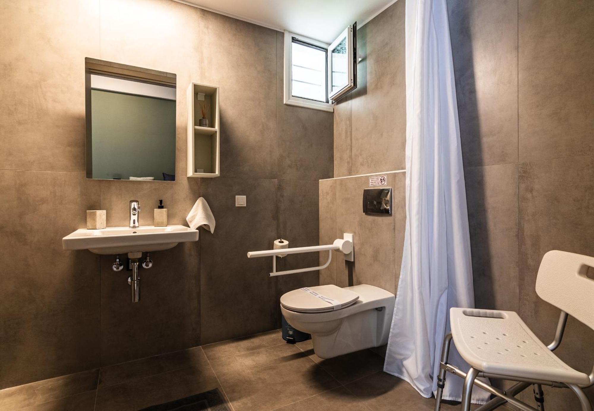 Apartment Dantis Place In Wheel Chair Accessible *